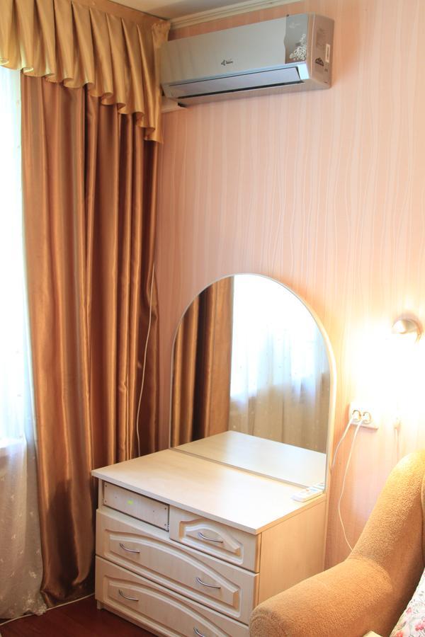 Apartment Near Metro Akademgorodok Kiev Eksteriør billede