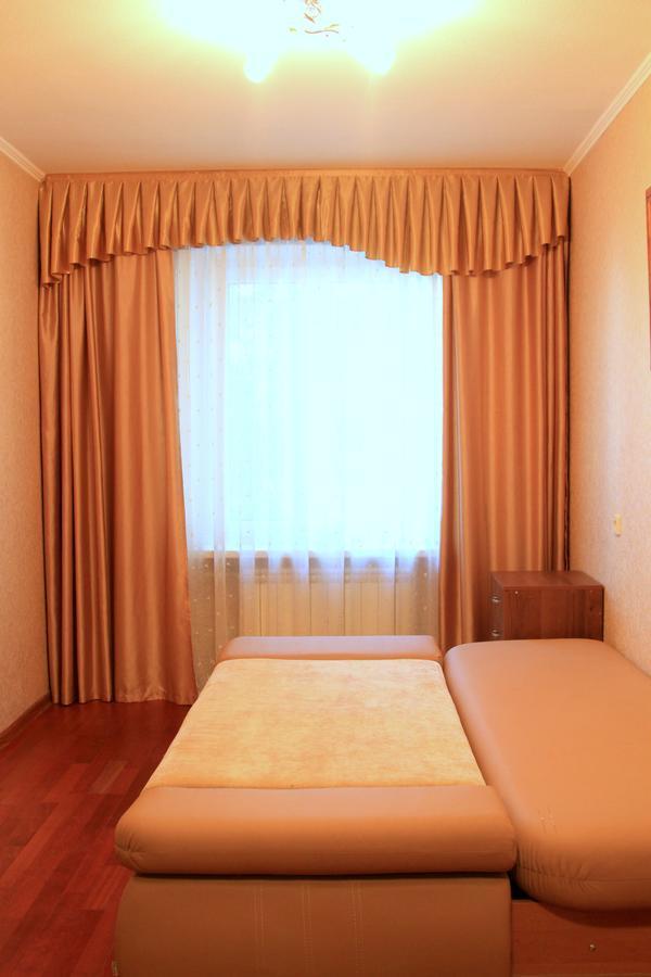 Apartment Near Metro Akademgorodok Kiev Eksteriør billede